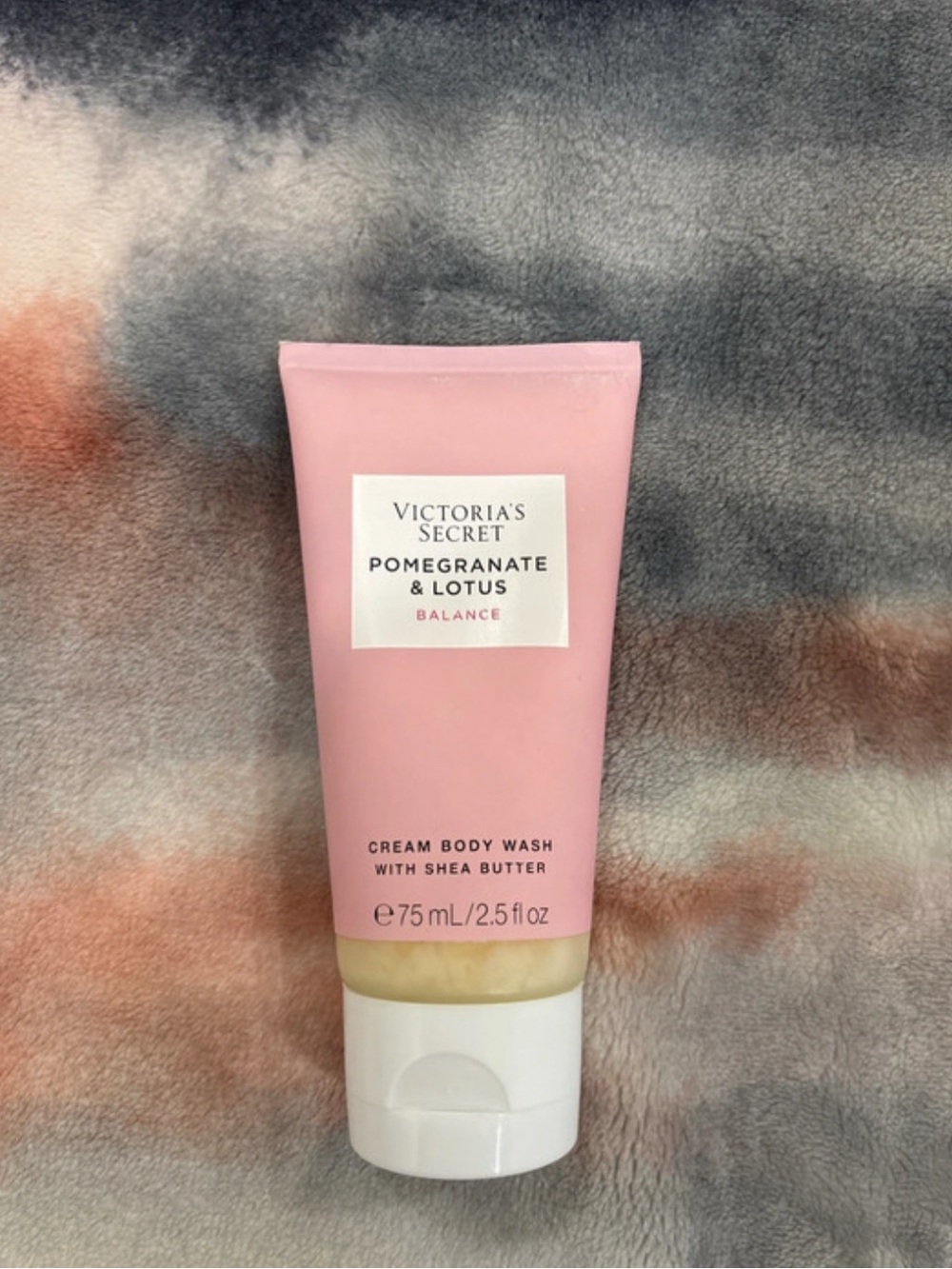 Victoria's Secret Pomegranate & Lotus Cream Body Wash - Pink